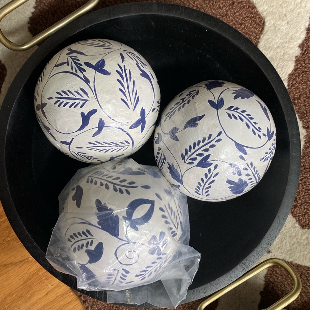 NEW Pier 1 set of 3 Decorative Blue and White Spheres lowest price no offers